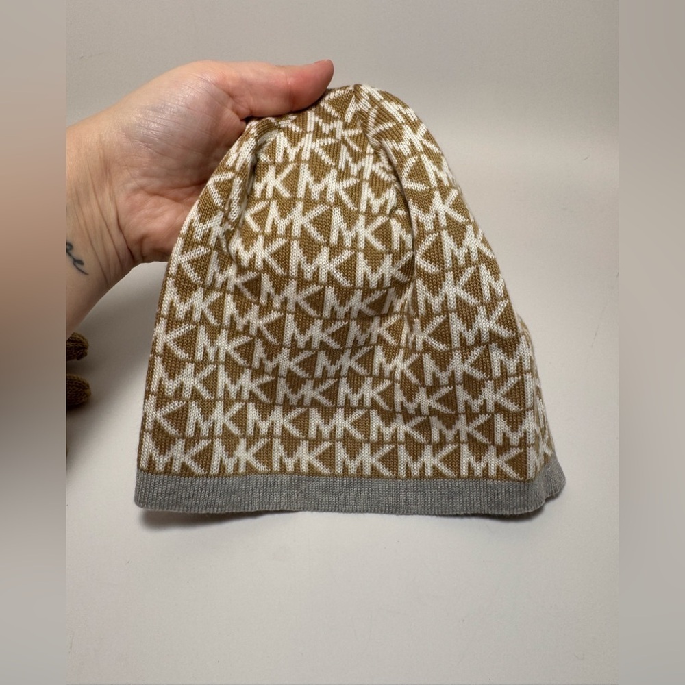 Michael Kors Matching Hat & Gloves Set Brown Gold White Monogram Winter Fashion - Picture 4 of 7